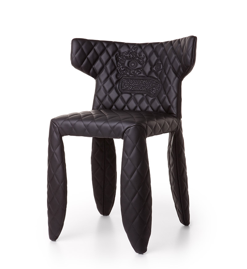MOOOI chaise MONSTER ARMCHAIR (Noir avec broderie - cuir synthétique)