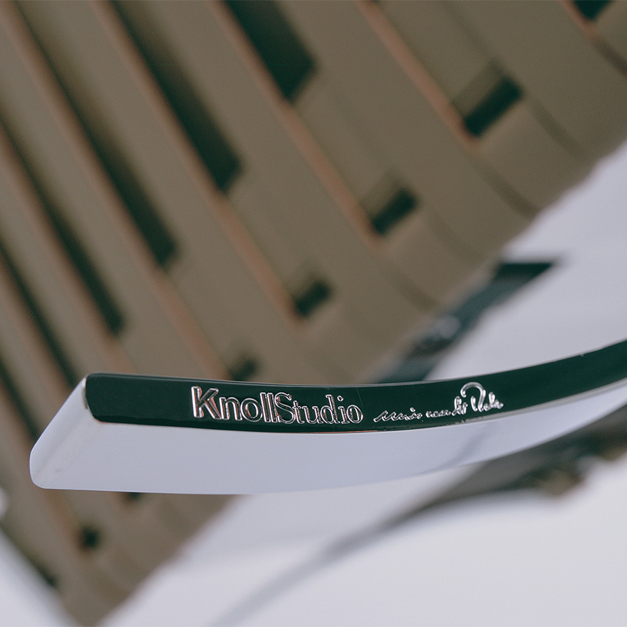 KNOLL armchair + footrest pouf ottoman BARCELONA WHITE