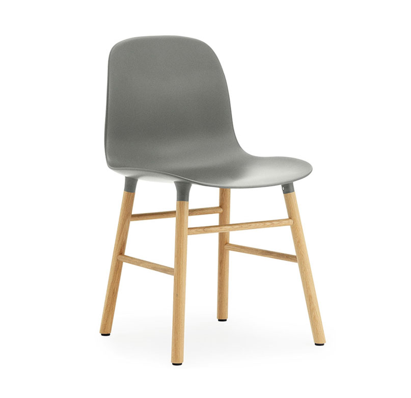NORMANN COPENHAGEN set de 2 chaises FORM CHAIR avec piètement en chêne (Gris - Polypropylène et chên