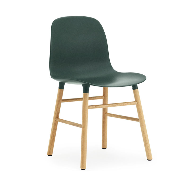 NORMANN COPENHAGEN set de 2 chaises FORM CHAIR avec piètement en chêne (Vert - Polypropylène et chên