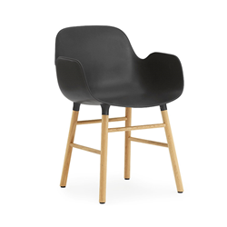 NORMANN COPENHAGEN fauteuil FORM ARMCHAIR avec piètement en chêne