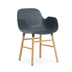 NORMANN COPENHAGEN fauteuil FORM ARMCHAIR avec piètement en chêne