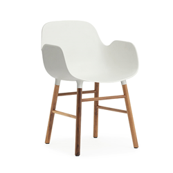 NORMANN COPENHAGEN fauteuil FORM ARMCHAIR avec piètement en noyer