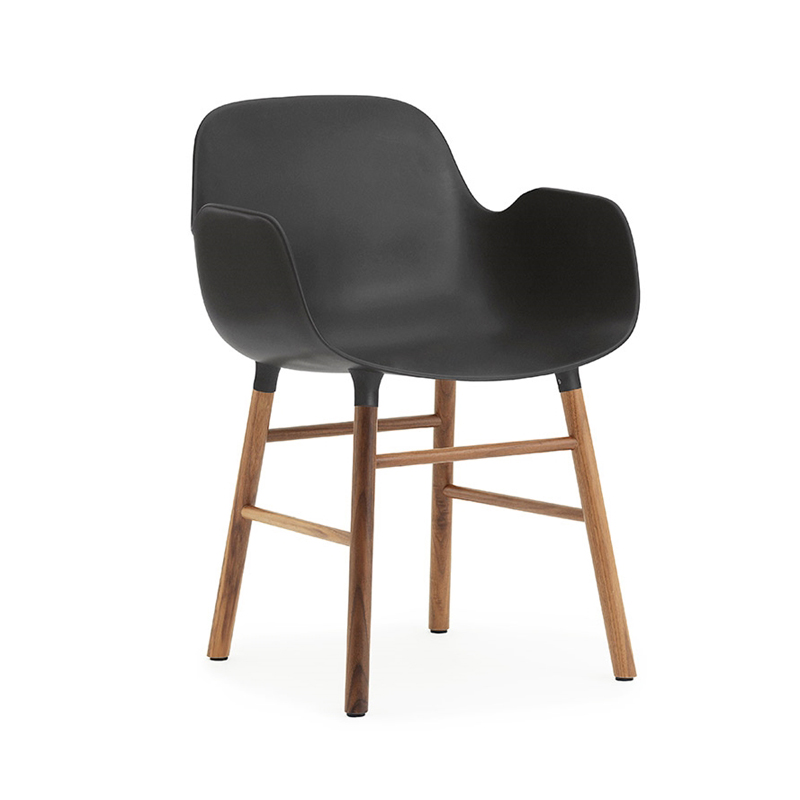 NORMANN COPENHAGEN fauteuil FORM ARMCHAIR avec piètement en noyer (Noir - Polypropylène et noyer)