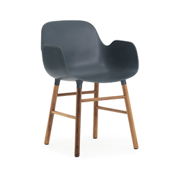 NORMANN COPENHAGEN fauteuil FORM ARMCHAIR avec piètement en noyer