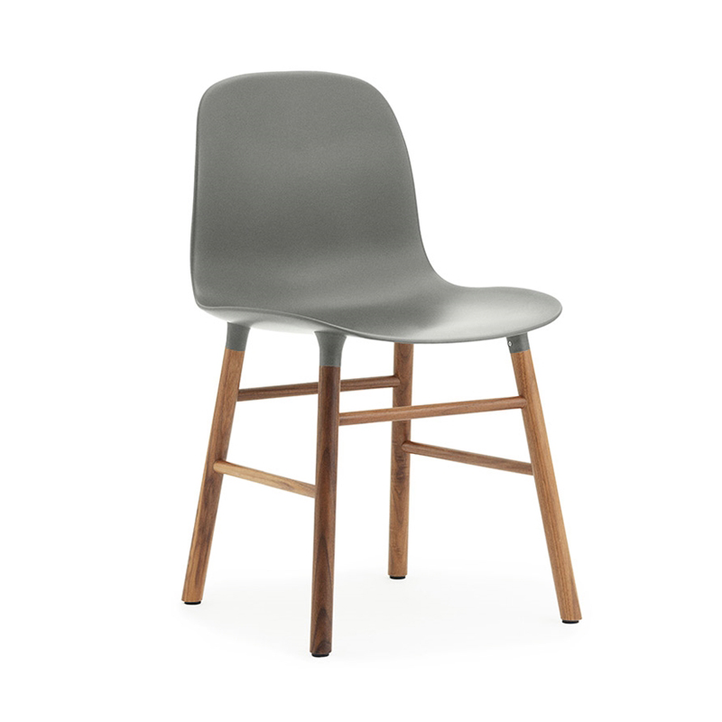 NORMANN COPENHAGEN set de 2 chaises FORM CHAIR avec piètement en noyer (Gris - Polypropylène et noye