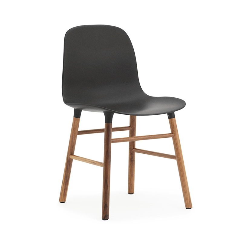 NORMANN COPENHAGEN set de 2 chaises FORM CHAIR avec piètement en noyer (Noir - Polypropylène et noye