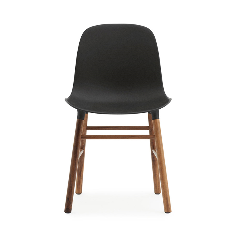 NORMANN COPENHAGEN set de 2 chaises FORM CHAIR avec piètement en noyer