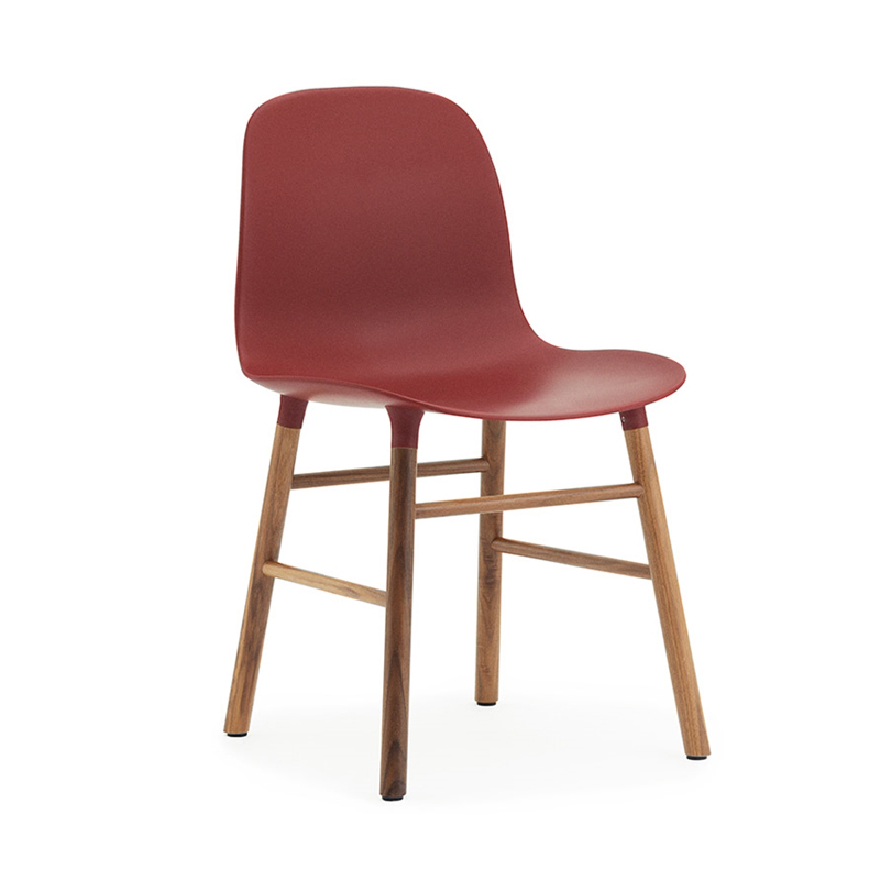 NORMANN COPENHAGEN set de 2 chaises FORM CHAIR avec piètement en noyer (Rouge - Polypropylène et noy