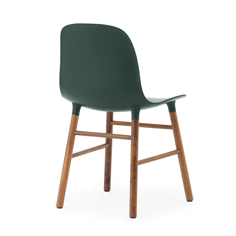 NORMANN COPENHAGEN set de 2 chaises FORM CHAIR avec piètement en noyer