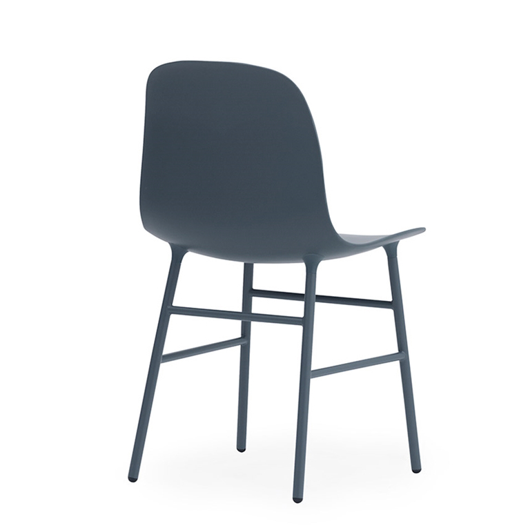 NORMANN COPENHAGEN set de 2 chaises FORM CHAIR avec piètement en acier verni