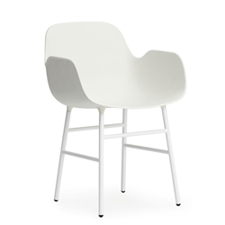 NORMANN COPENHAGEN fauteuil FORM ARMCHAIR avec piètement en acier verni