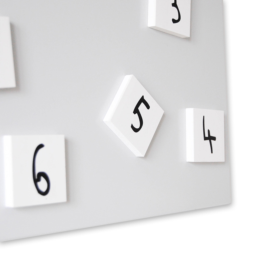 dESIGNoBJECT wall clock CHANGING CLOCK