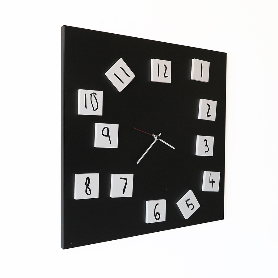 dESIGNoBJECT wall clock CHANGING CLOCK