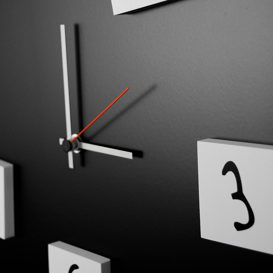 dESIGNoBJECT wall clock CHANGING CLOCK