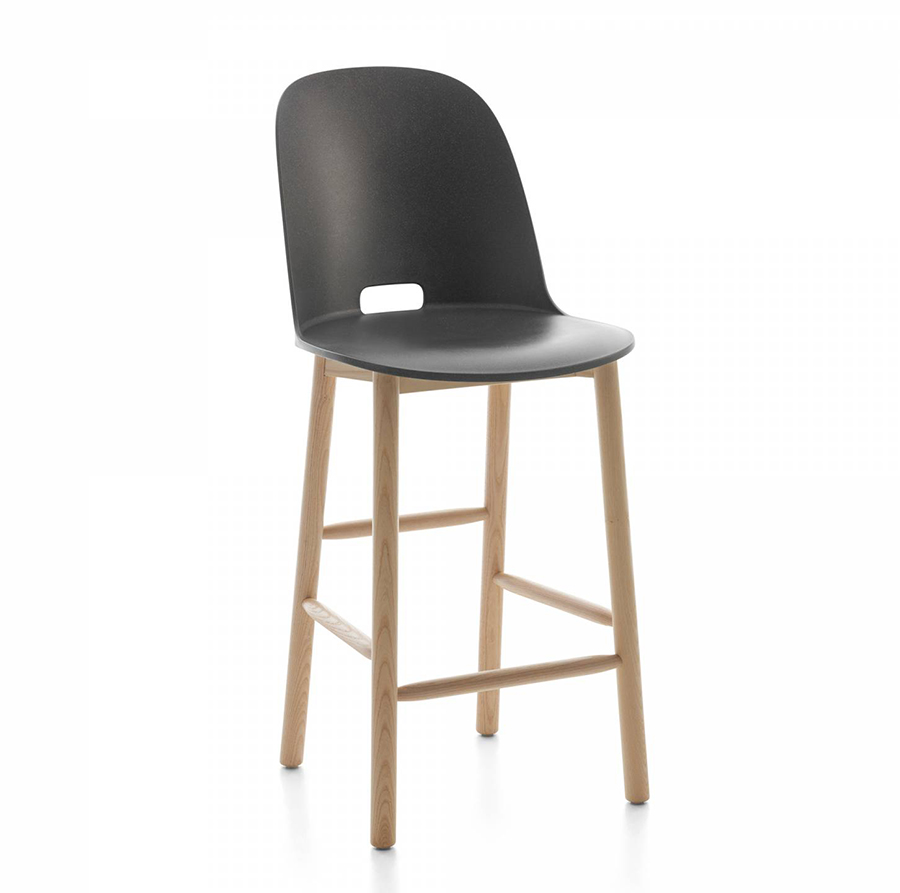 emeco alfi counter stool high back tabouret avec le dossier haut (gris fonce et frene clair - polypropylene fibre de bois recycle)