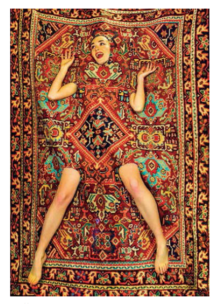 SELETTI wears TOILETPAPER tapis RECTANGULAR RUG (Lady on carpet - Polyester et coton)