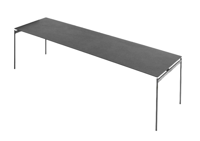 HORM table basse TORII (141 x 68 x H35 cm - Plateau en céramique grise et pieds en métal brut)