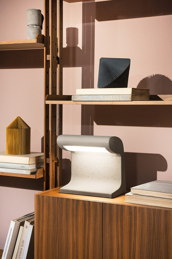 NEMO lampe de table ou lampadaire BORNE BÉTON PETITE