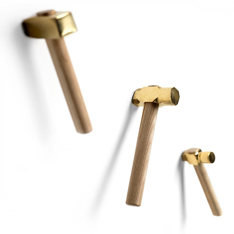 MOGG set de 3 portemanteaux muraux BASTAAA (Kit 3 marteaux - laiton et frêne olivié)