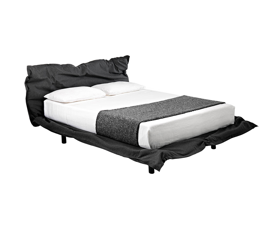 MOGG lit BIG HUG (L220xP225xH95 cm, rembourrage anthracite, pieds vernis anthracite - Chiffon, bois 