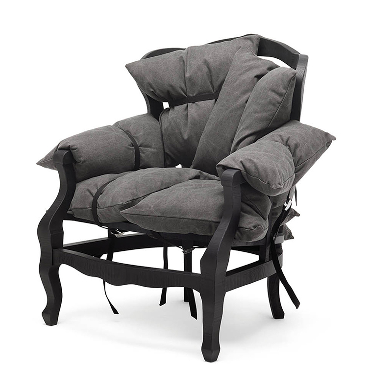 MOGG fauteuil 7 PILLOWS (Tons de noir - bois Hêtre massif et tissu: 90% coton - 10% polyester)
