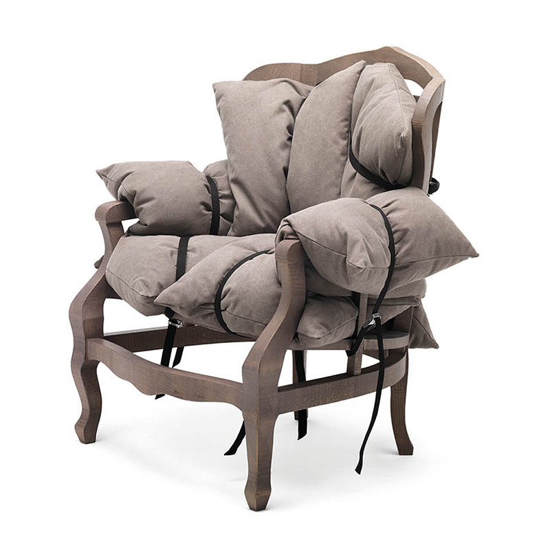MOGG fauteuil 7 PILLOWS (Tons de marron - bois Hêtre massif et tissu: 90% coton - 10% polyester)