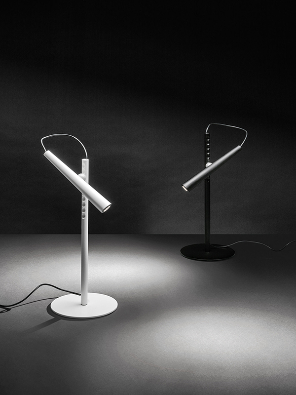 FOSCARINI table lamp MAGNETO