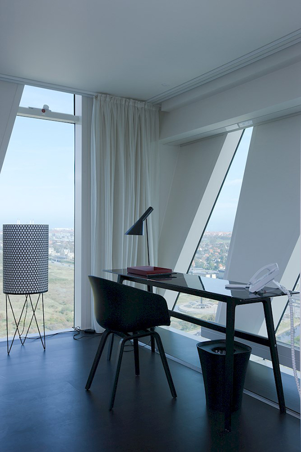 LOUIS POULSEN table lamp AJ