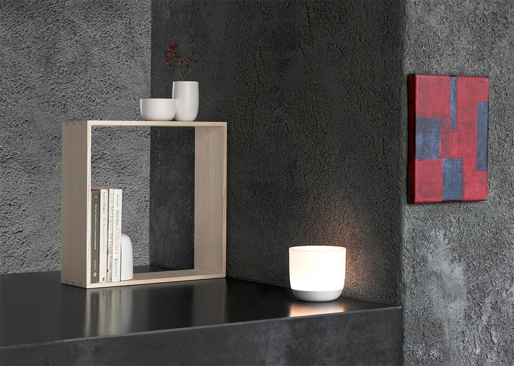 FLOS lampe de table avec serre-livres et porte-clés GAKU WIRELESS BLANCHE