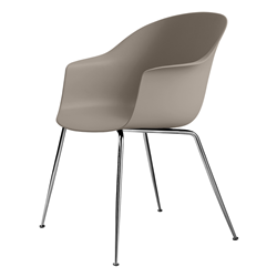 GUBI chaise avec accoudoirs BAT DINING CHAIR avec la base chrome