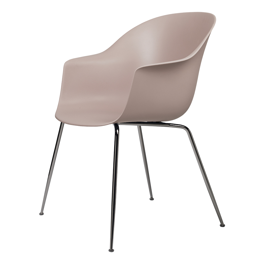 GUBI chaise avec accoudoirs BAT DINING CHAIR avec la base chrome noir (Sweet pink - polypropylène et