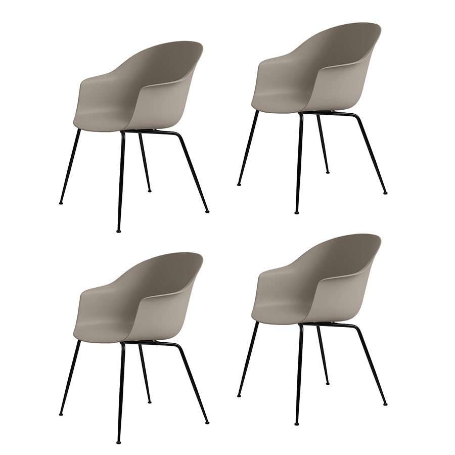 GUBI set de 4 chaises avec accoudoirs BAT DINING CHAIR base noire (New beige - polypropylène et acie