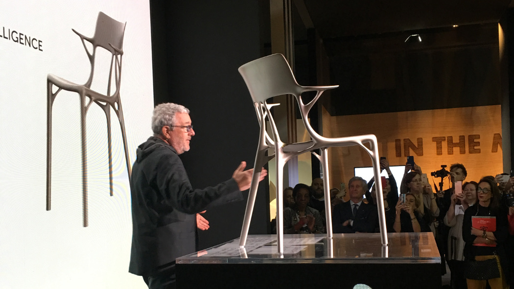 KARTELL chaise avec accoudoirs AI - THE FIRST CHAIR CREATED BY A.I. BLANC