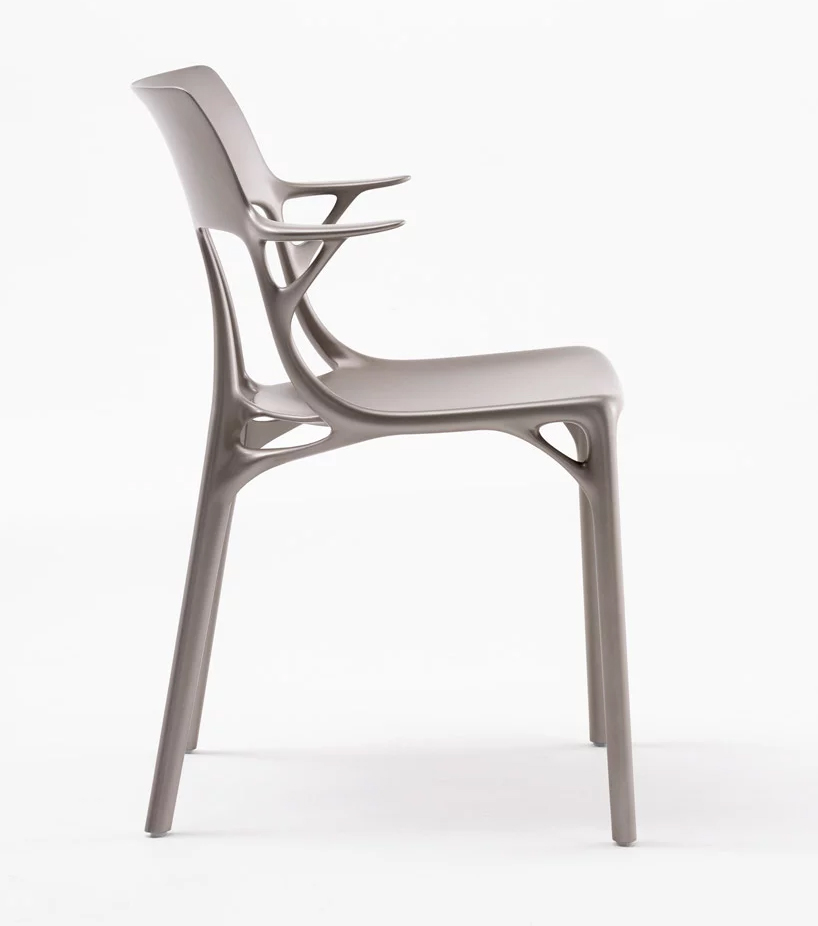 KARTELL chaise avec accoudoirs AI - THE FIRST CHAIR CREATED BY A.I. BLANC