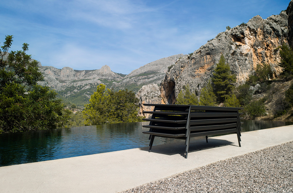 TRIBÙ outdoor sunbed BRANCH