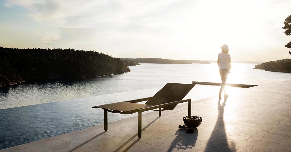 TRIBÙ outdoor sunbed ILLUM