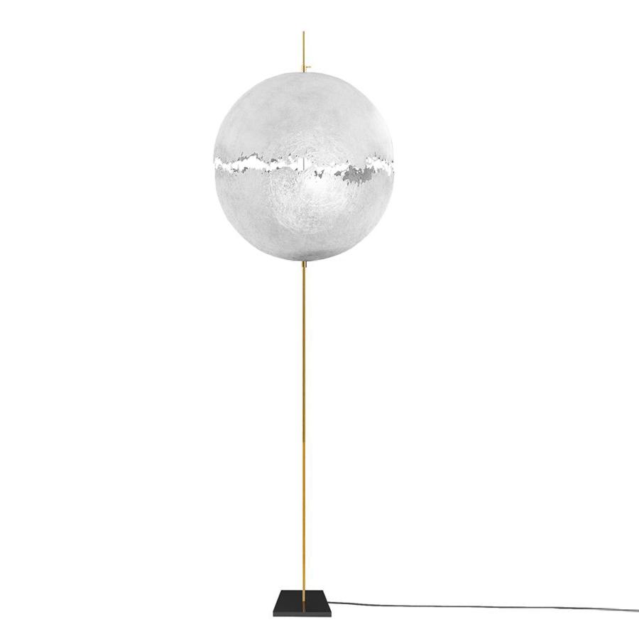 CATELLANI & SMITH lampadaire POSTKRISI F 64 (Diffuseur blanc, tige en laiton et base noire - Métal e