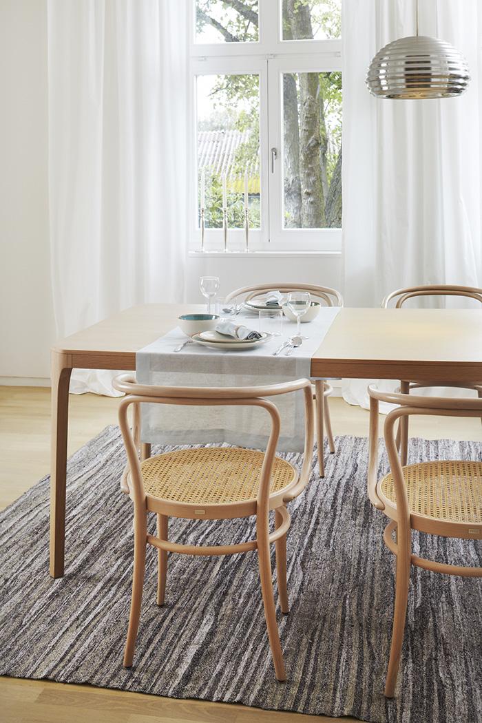 THONET chair with arms 209