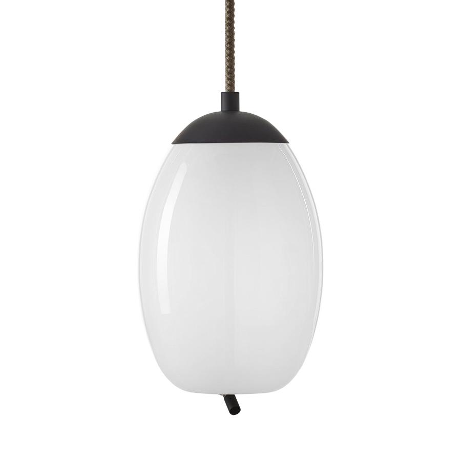 BROKIS lampe à suspension KNOT UOVO PC1018 (Opale transparente et noir mat - verre et métal)