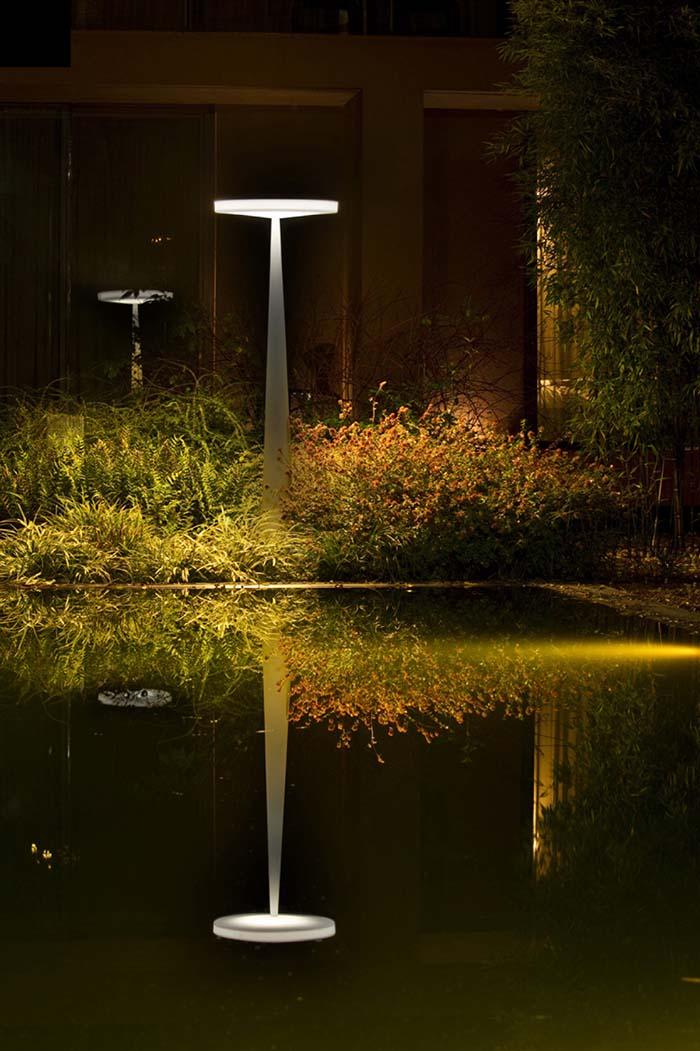 PRANDINA outdoor floor lamp EQUILIBRE LED F33 OUTDOOR