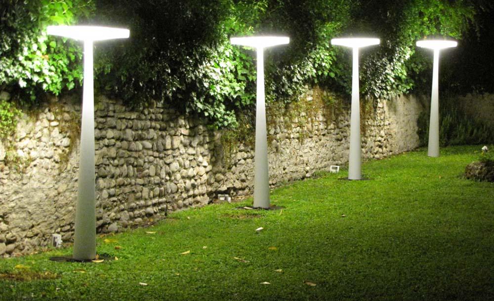 PRANDINA outdoor floor lamp EQUILIBRE LED F33 OUTDOOR