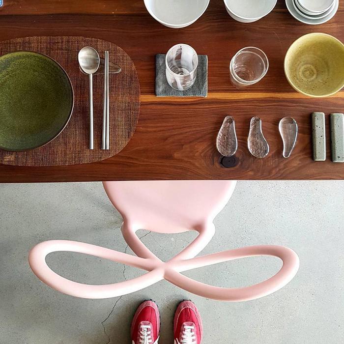 QEEBOO set de 2 chaises RIBBON CHAIR