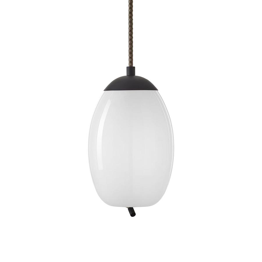BROKIS lampe à suspension KNOT SMALL UOVO PC1036 (Opale transparente et noir mat - verre et métal)