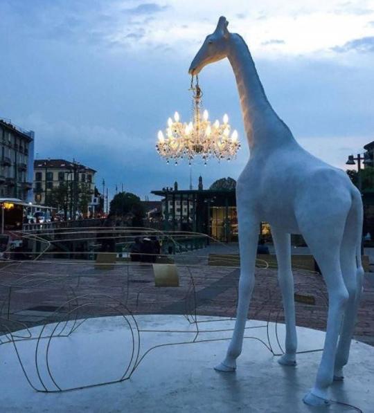 QEEBOO outdoor floor lamp GIRAFFE IN LOVE M OUTDOOR