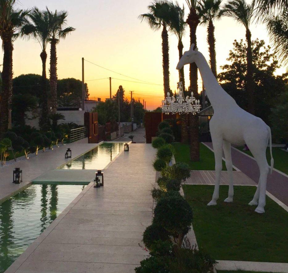 QEEBOO outdoor floor lamp GIRAFFE IN LOVE M OUTDOOR