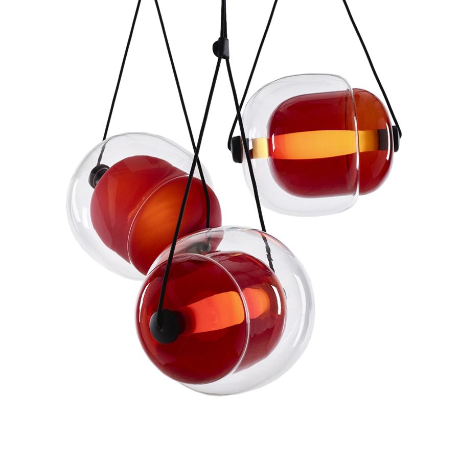 BROKIS lampe à suspension CAPSULA TRIANGLE (Extérieur transparent, intérieur rouge - Verre)