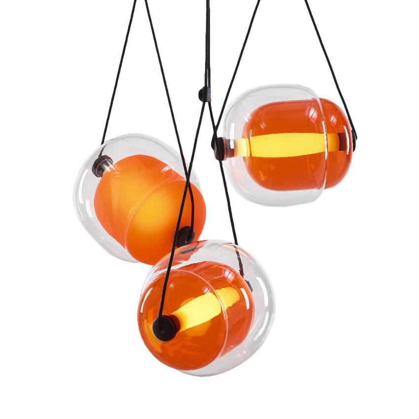 BROKIS lampe à suspension CAPSULA TRIANGLE (Extérieur transparent, intérieur orange - Verre)