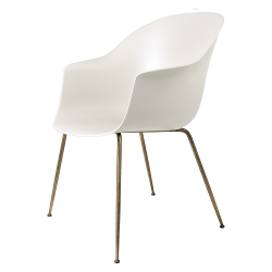 GUBI chaise avec accoudoirs BAT DINING CHAIR avec la base laiton antique