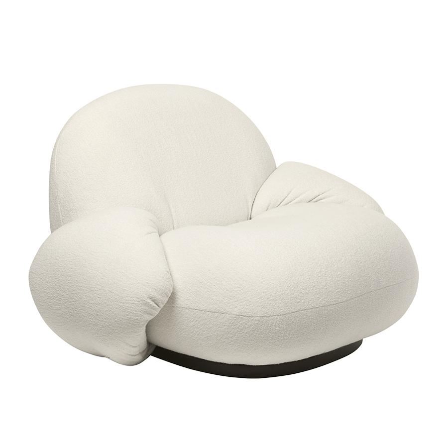 GUBI fauteuil avec accoudoirs PACHA LOUNGE CHAIR (Cat. B Harp Ivory 24 - tissu et bois finition Soft